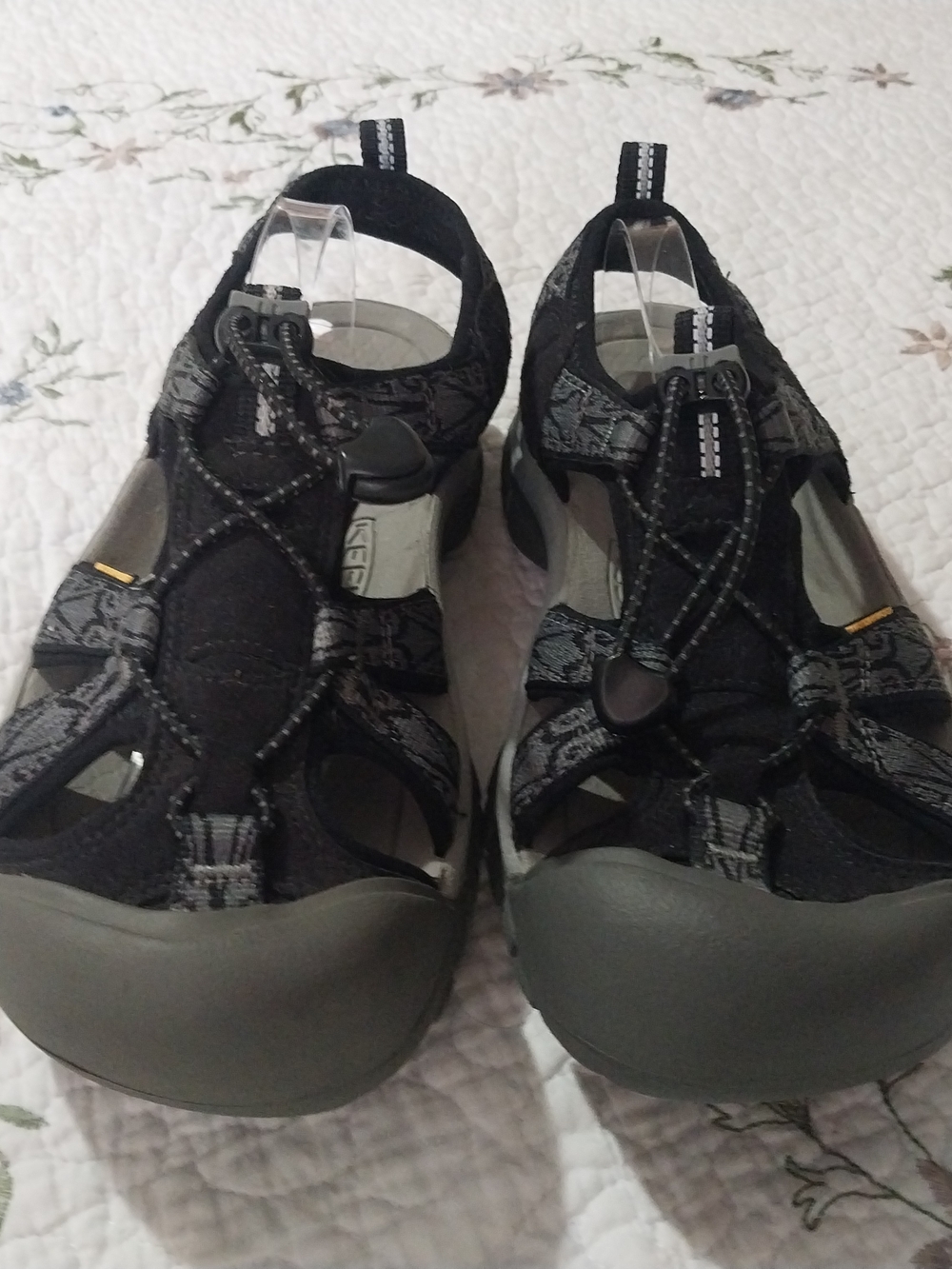 Keen Wispe Women's 8.5 Black/Grey Outdoor Closed-Toe Sport Sandals Waterproof .